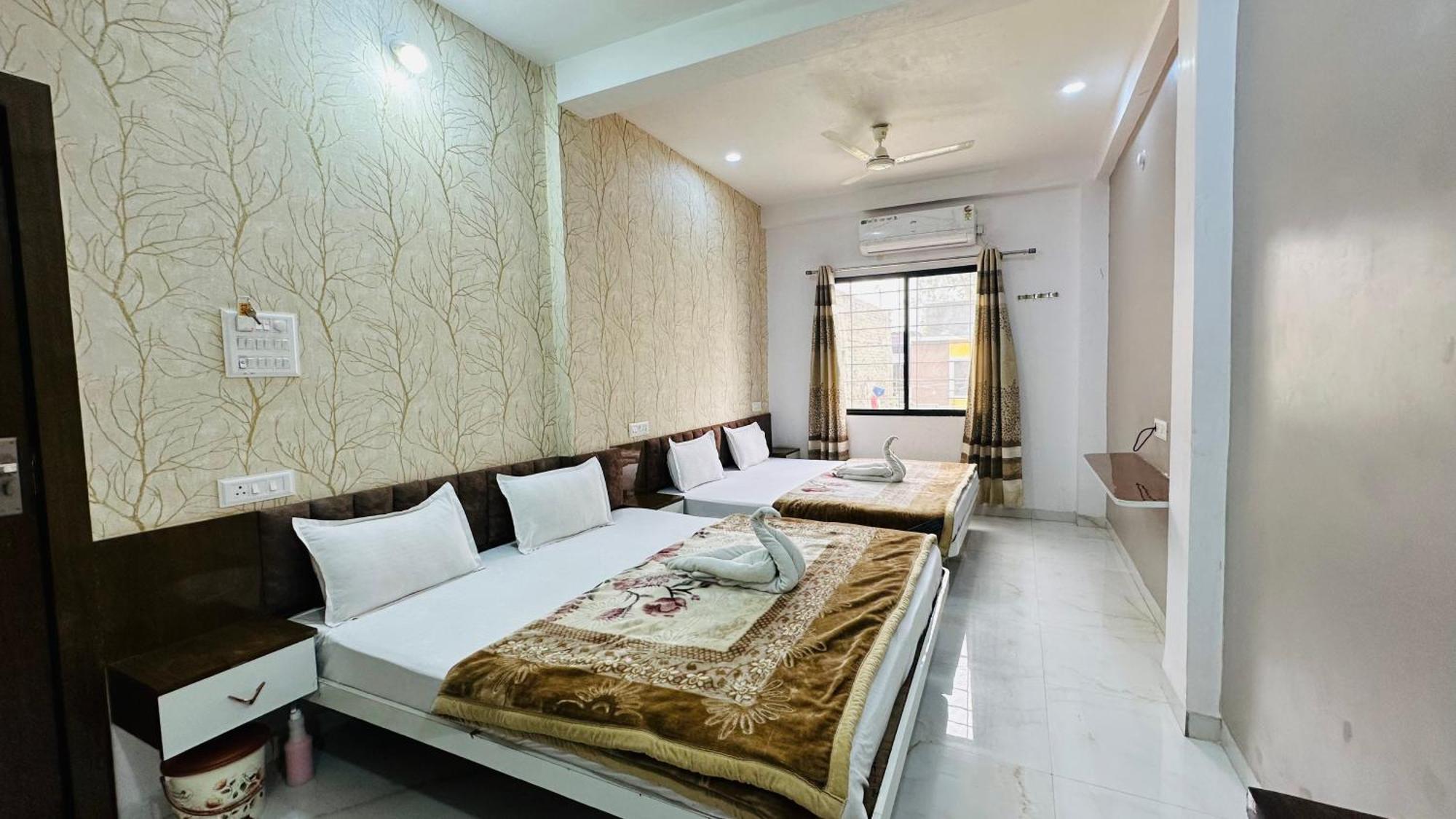 Hotel Kanha Palace Ujjain Eksteriør billede