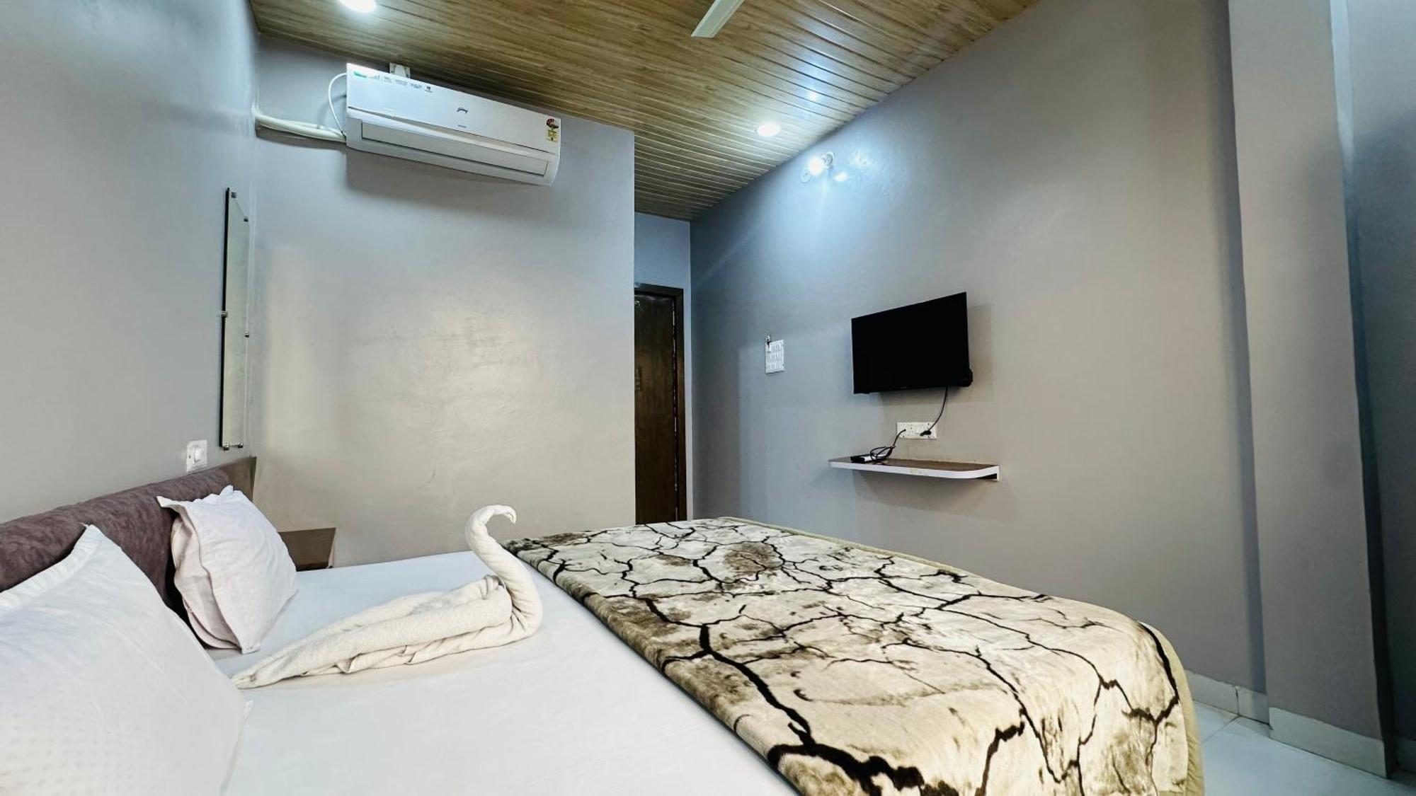 Hotel Kanha Palace Ujjain Eksteriør billede