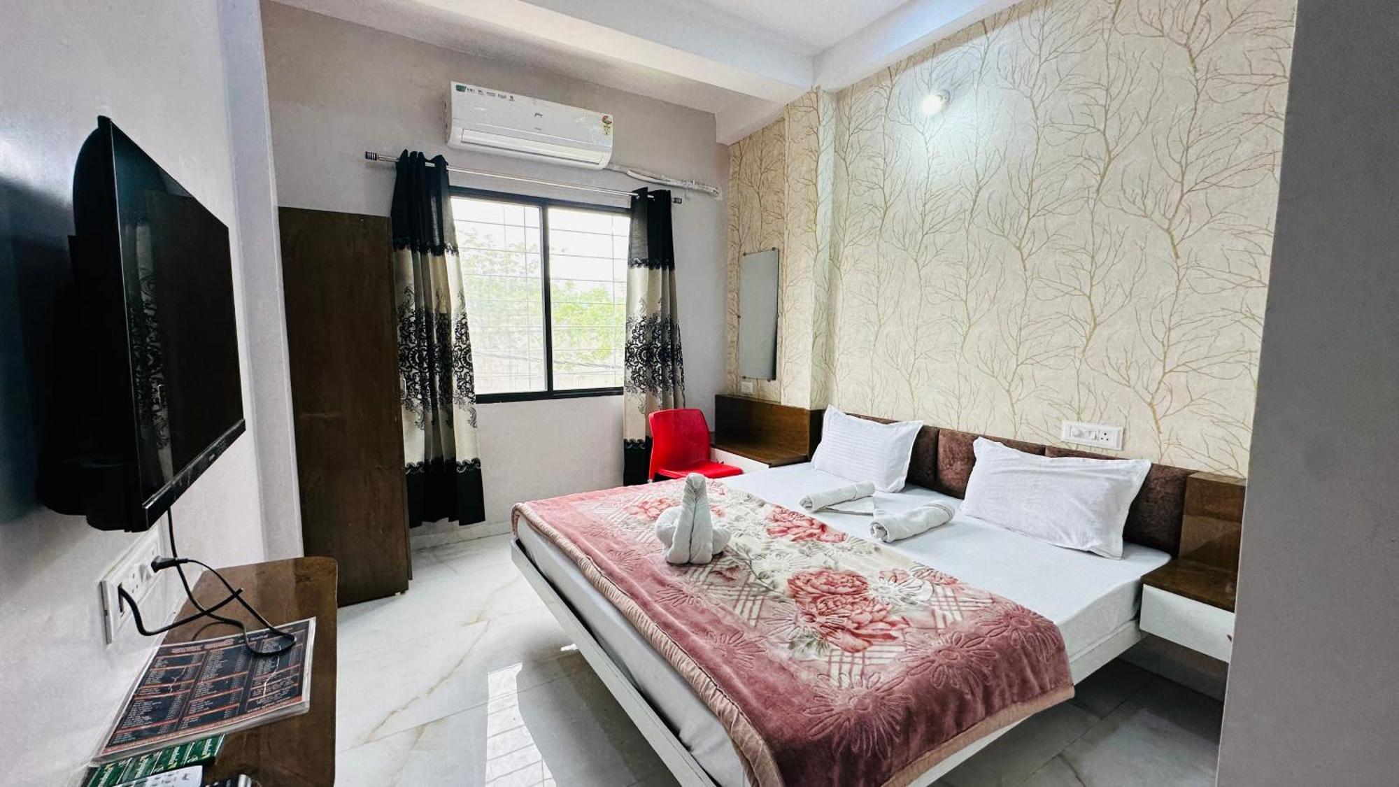 Hotel Kanha Palace Ujjain Eksteriør billede
