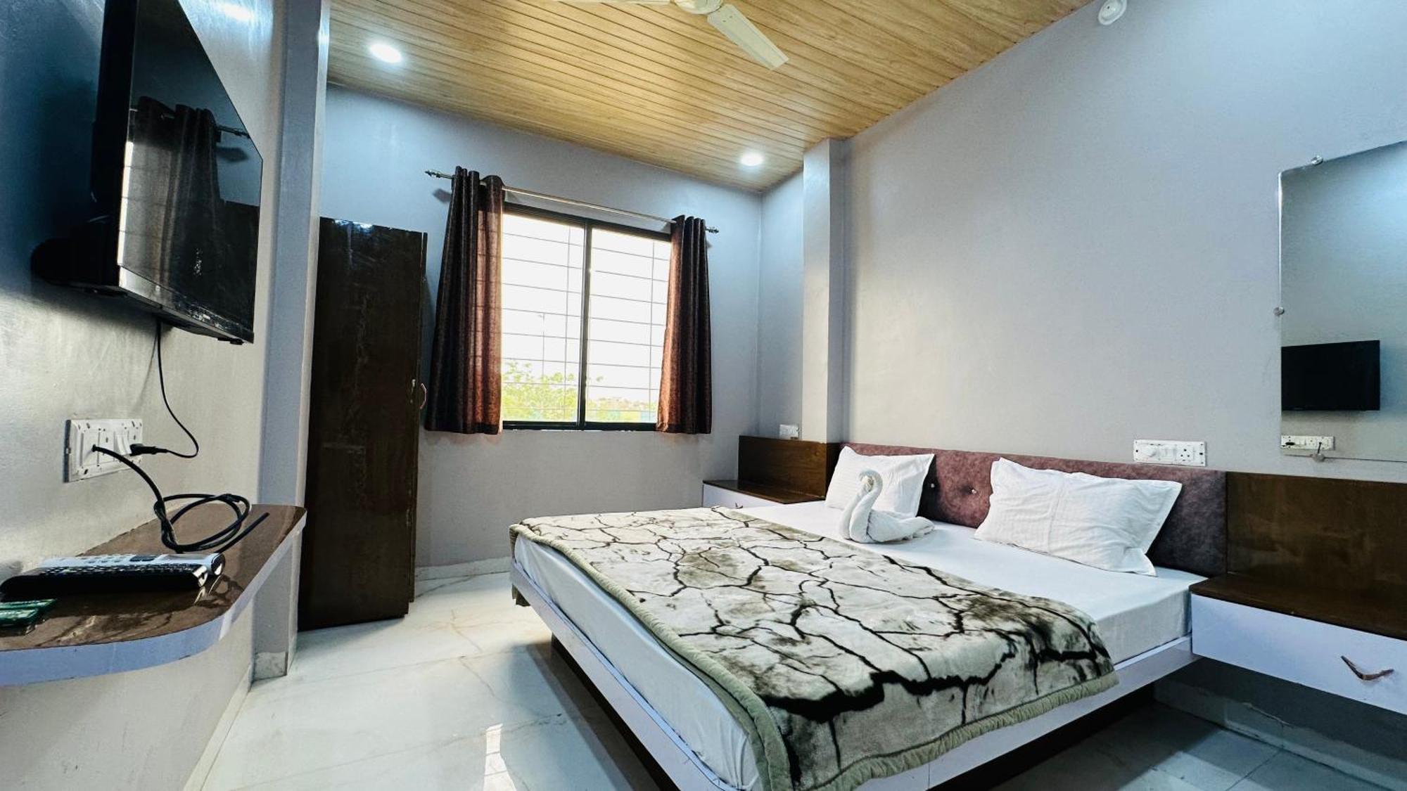 Hotel Kanha Palace Ujjain Eksteriør billede